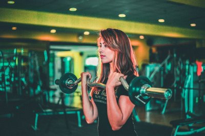 Waarom steeds meer vrouwen creatine slikken